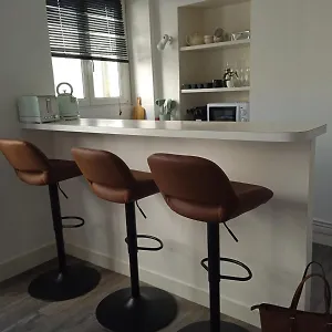 Gare Montparnasse,gorgeous1 Bedroom,close To Eiffel Tour,center , Stuning Place , Paris France